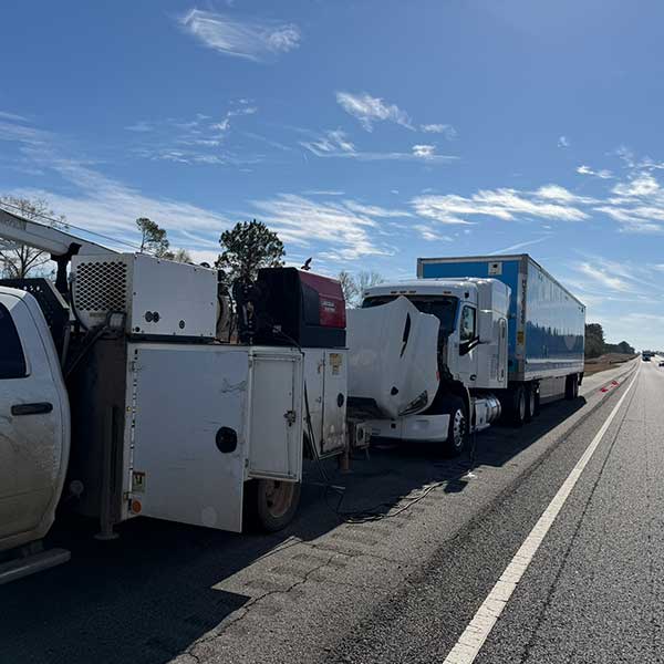 Bennett Mobile Truck Repair on Roadside providing 24/7 repair services to a broken down diesel truck