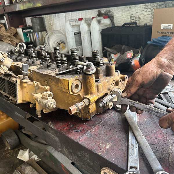 Picture of a cylinder head overhaul on a diesel truck roadside assistance