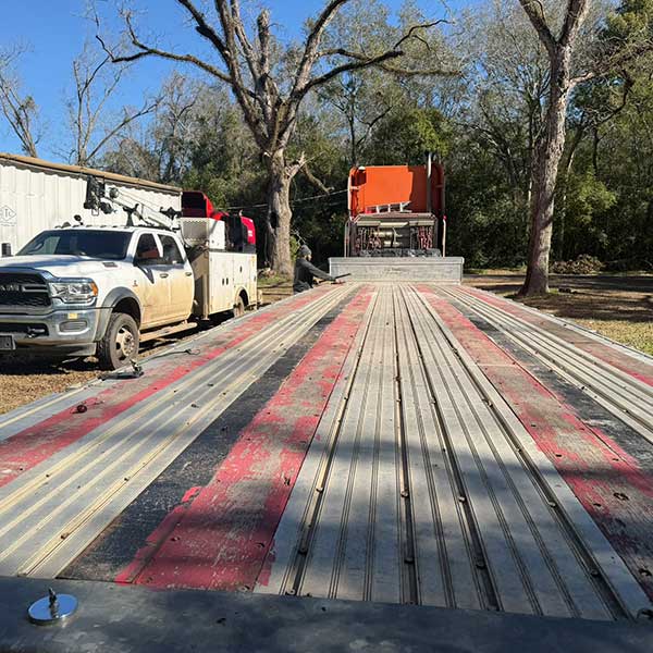 Picture of semi wit exhaust issue Bennet mobile truck repair on site fixing issue