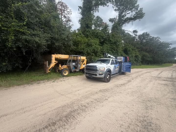Roadside repair on a Gehl telehandler